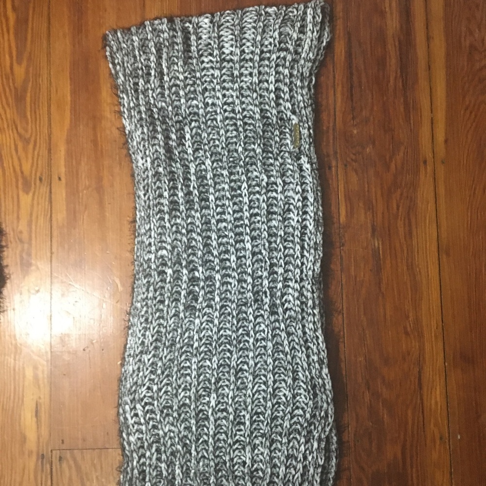 Women’s BEBE Winter Hat With Matching Scarf - Picture 5 of 5